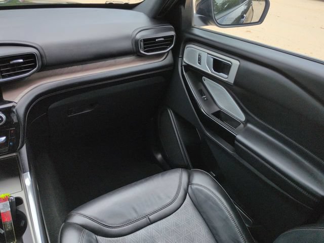 Certified 2023 Ford Explorer Platinum w/ Technology Package AWD/4WD image 21