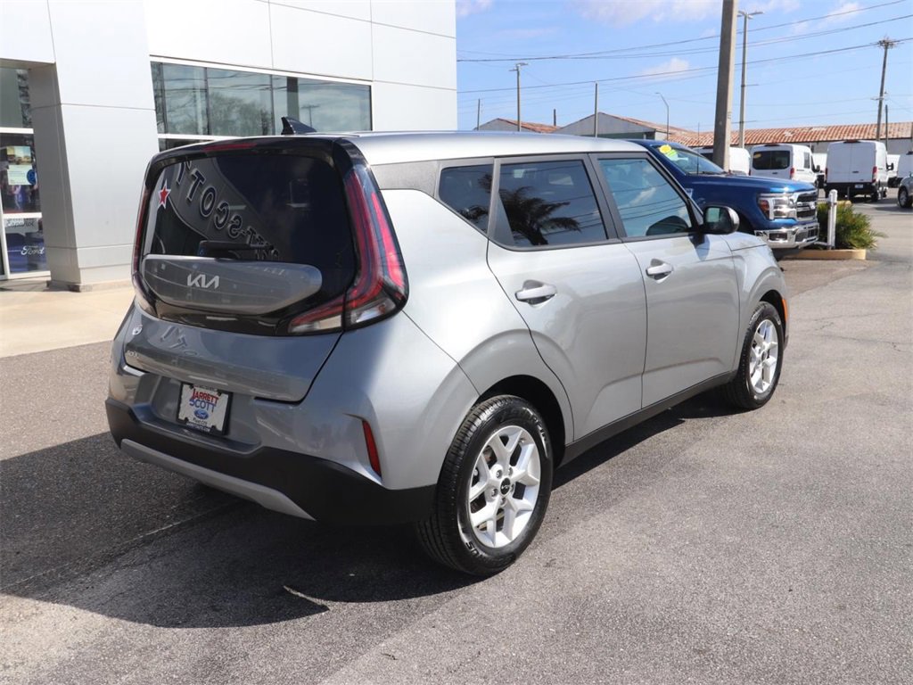 Used 2025 Kia Soul LX w/ LX Technology Package image 5