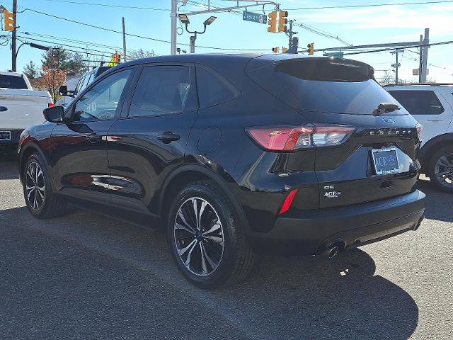 Certified 2022 Ford Escape SE w/ SE Sport Appearance Package image 4