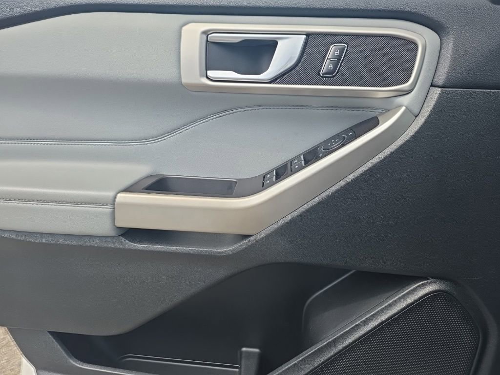 Certified 2023 Ford Explorer XLT w/ Equipment Group 202A image 15