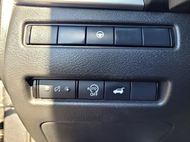 Used 2025 Nissan Rogue SV AWD/4WD image 15
