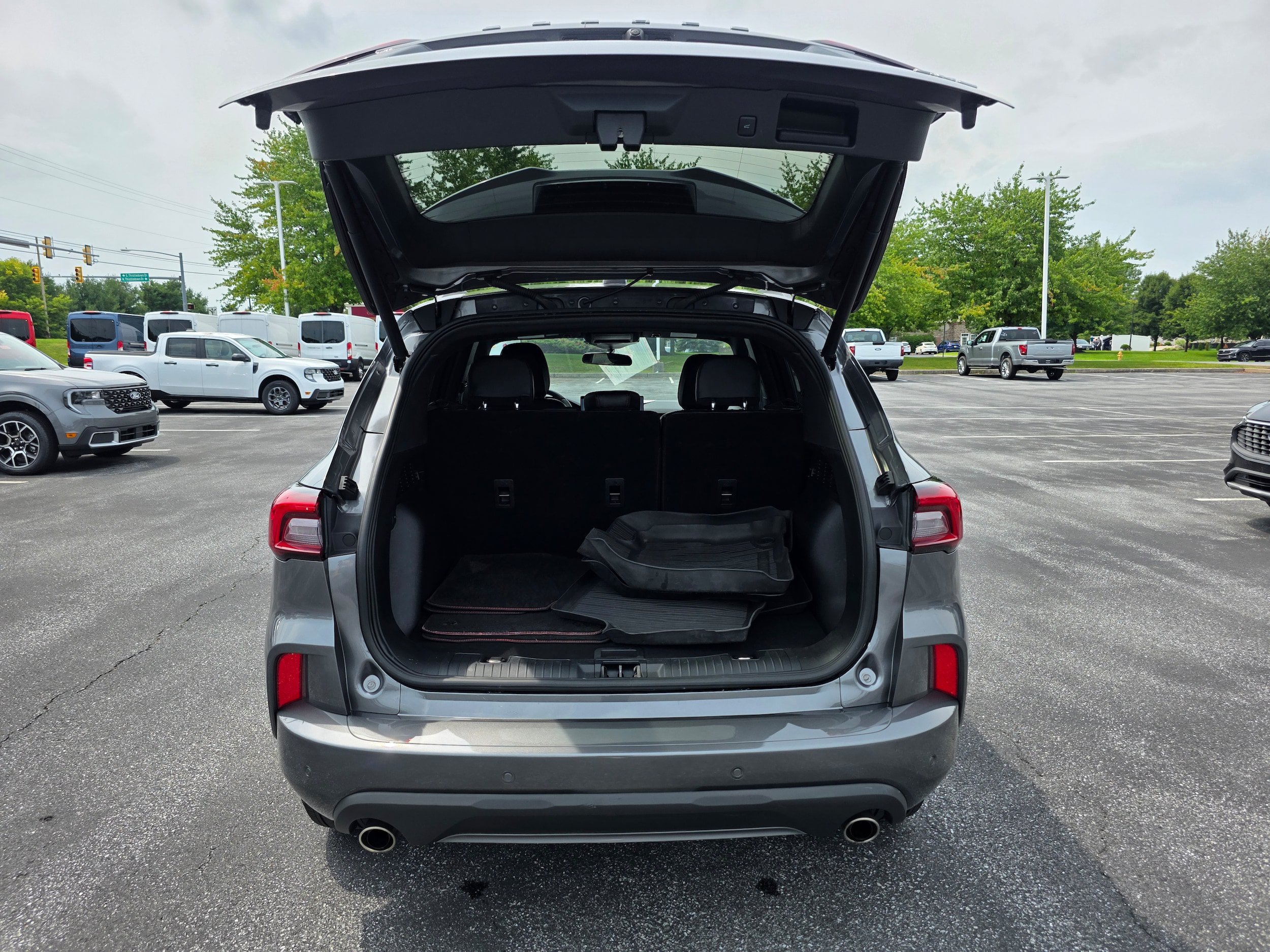 Certified 2023 Ford Escape ST-Line w/ Tech Pack #1 AWD/4WD image 9