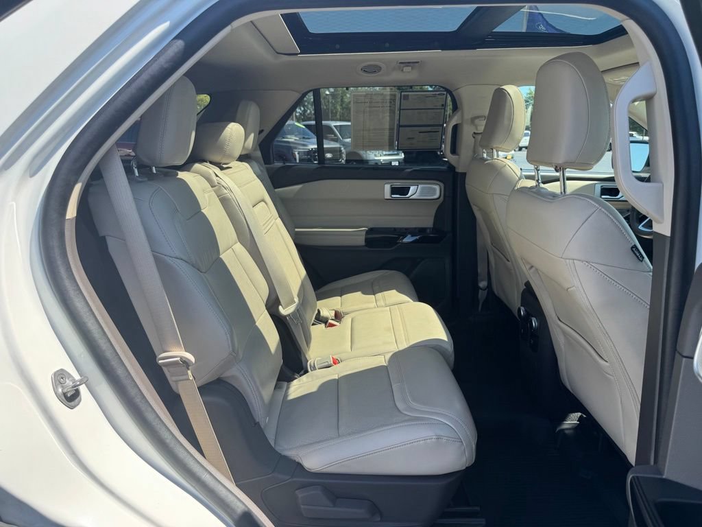 Certified 2023 Ford Explorer Platinum w/ Technology Package AWD/4WD image 20