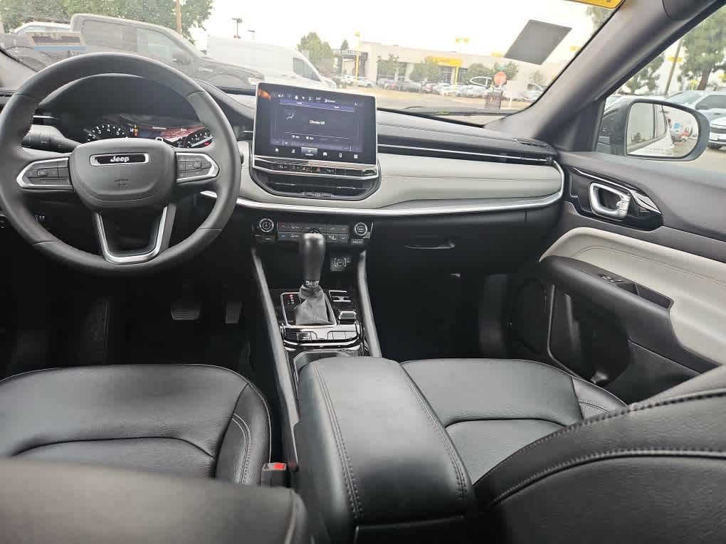 Used 2025 Jeep Compass Limited AWD/4WD image 10