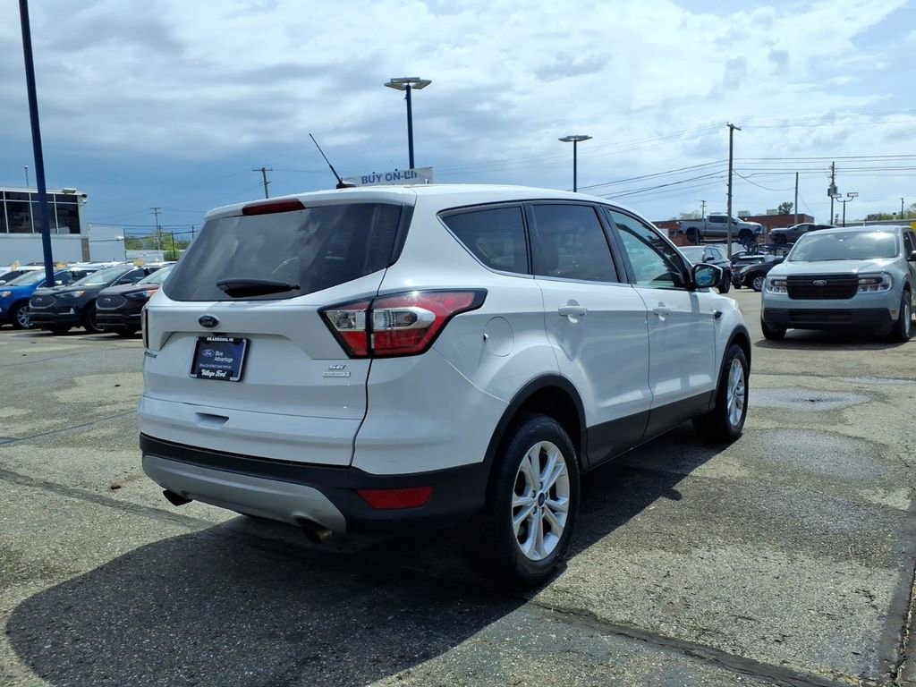 Certified 2017 Ford Escape SE FWD image 3
