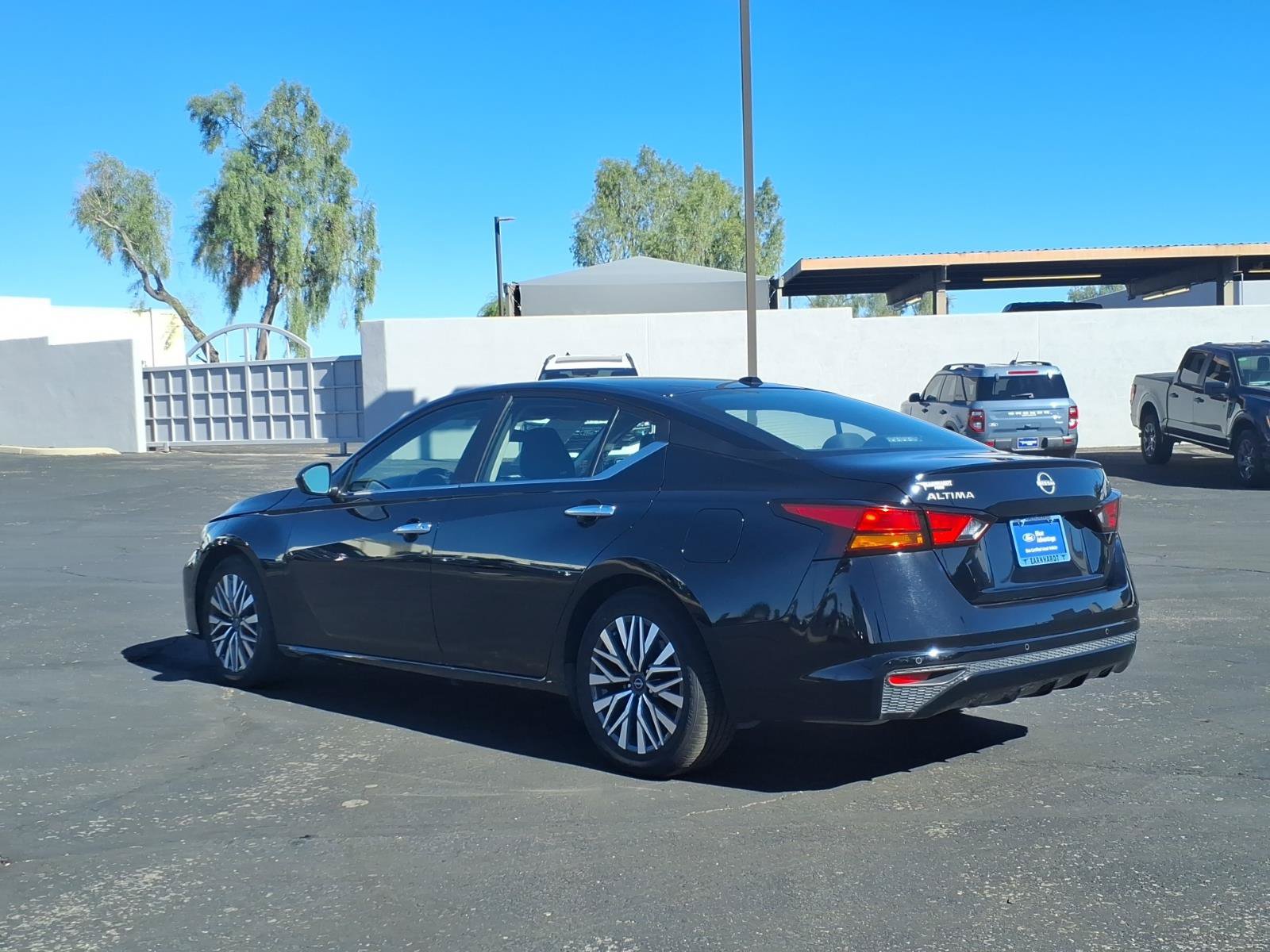 Used 2025 Nissan Altima 2.5 SV FWD image 3