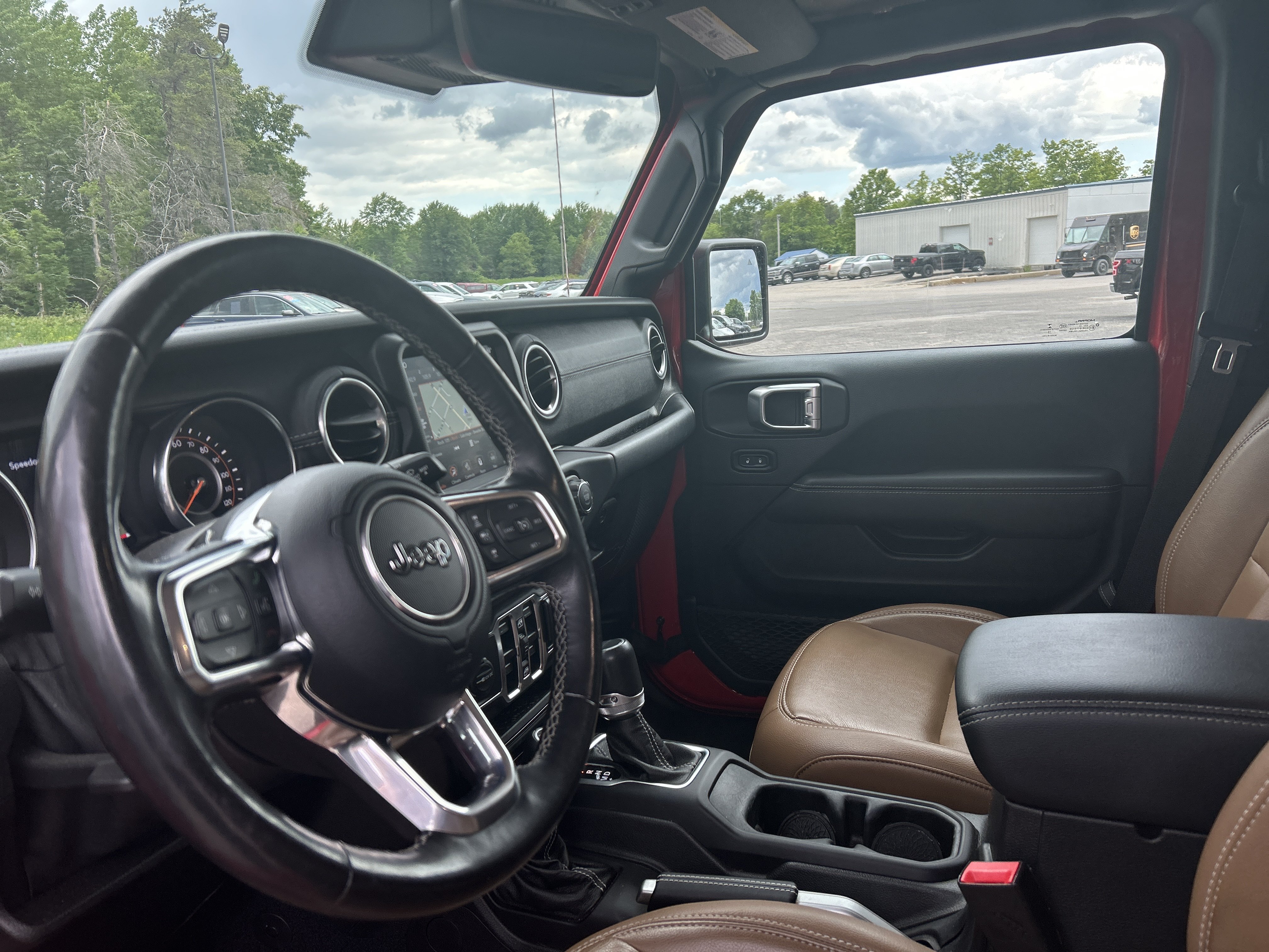 Used 2020 Jeep Gladiator Overland AWD/4WD image 14