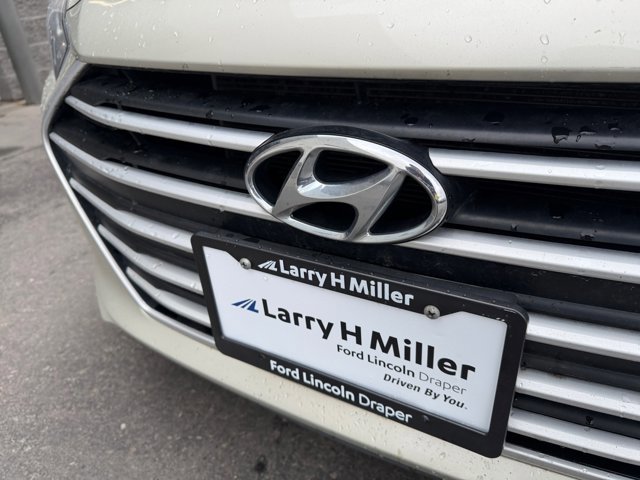 Used 2017 Hyundai Elantra SE image 24