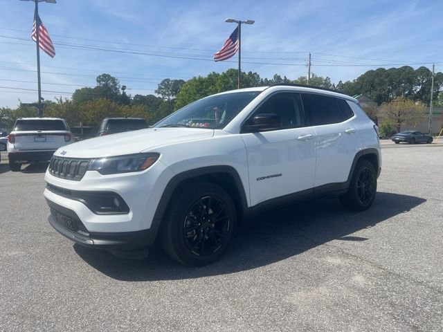 Used 2022 Jeep Compass Latitude w/ Sun and Sound Group FWD image 3