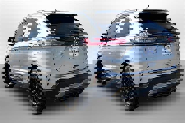 Certified 2024 Ford Edge SEL w/ Convenience Package image 2