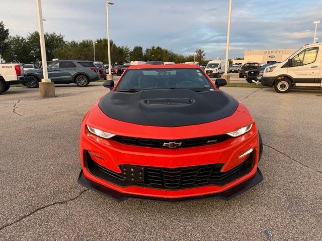 Used 2020 Chevrolet Camaro SS RWD image 2