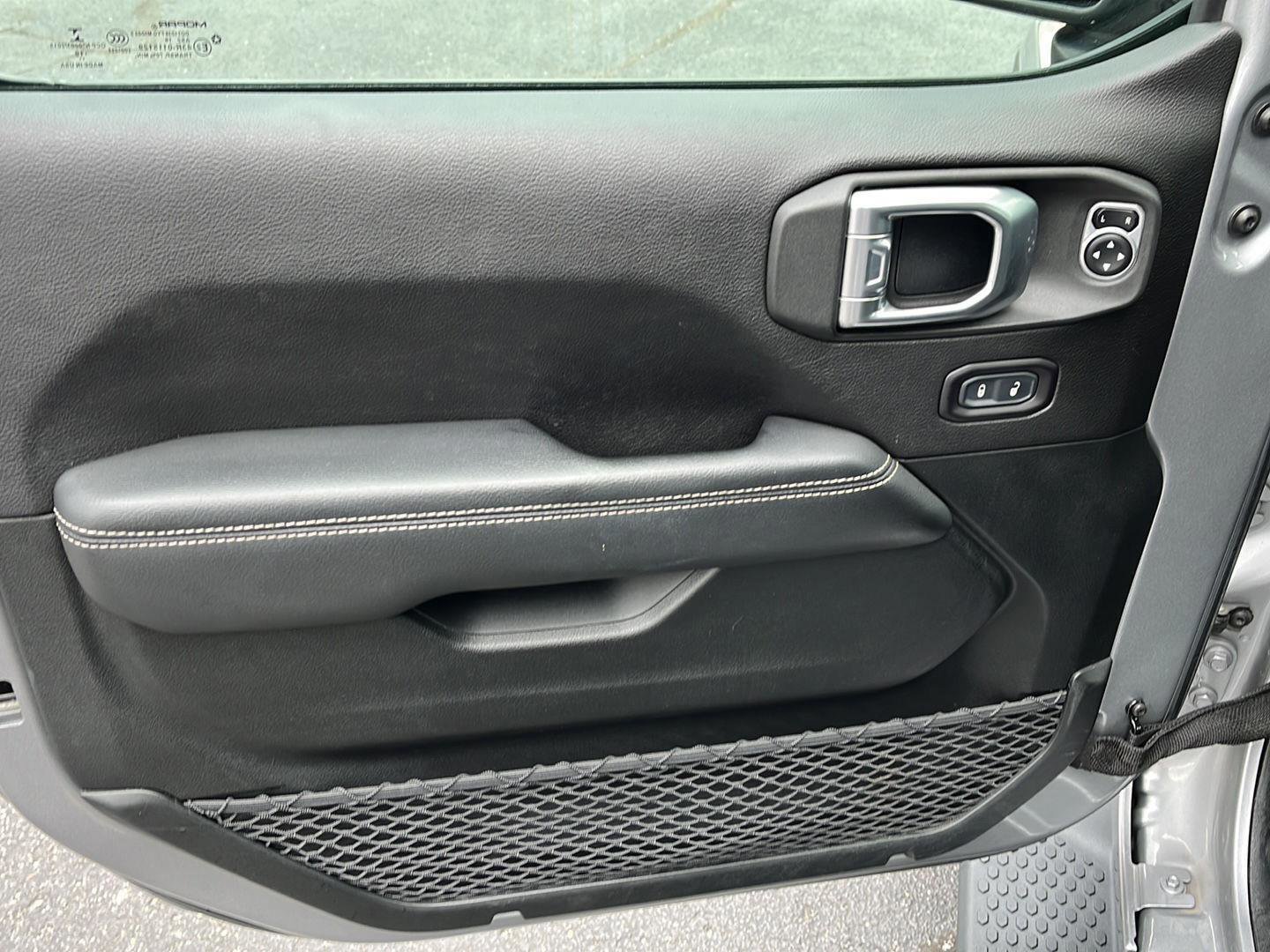 Used 2019 Jeep Wrangler Unlimited Sahara image 19