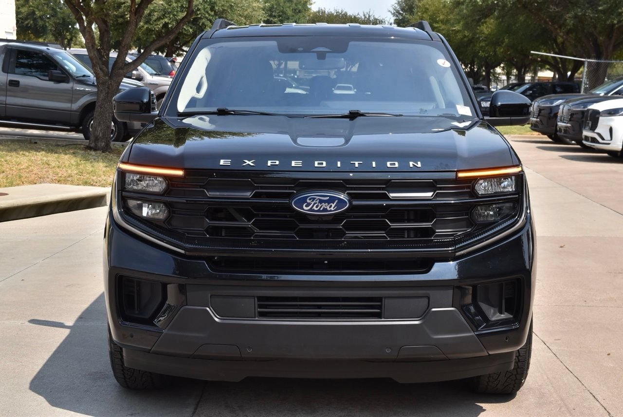Certified 2025 Ford Expedition Active RWD image 3