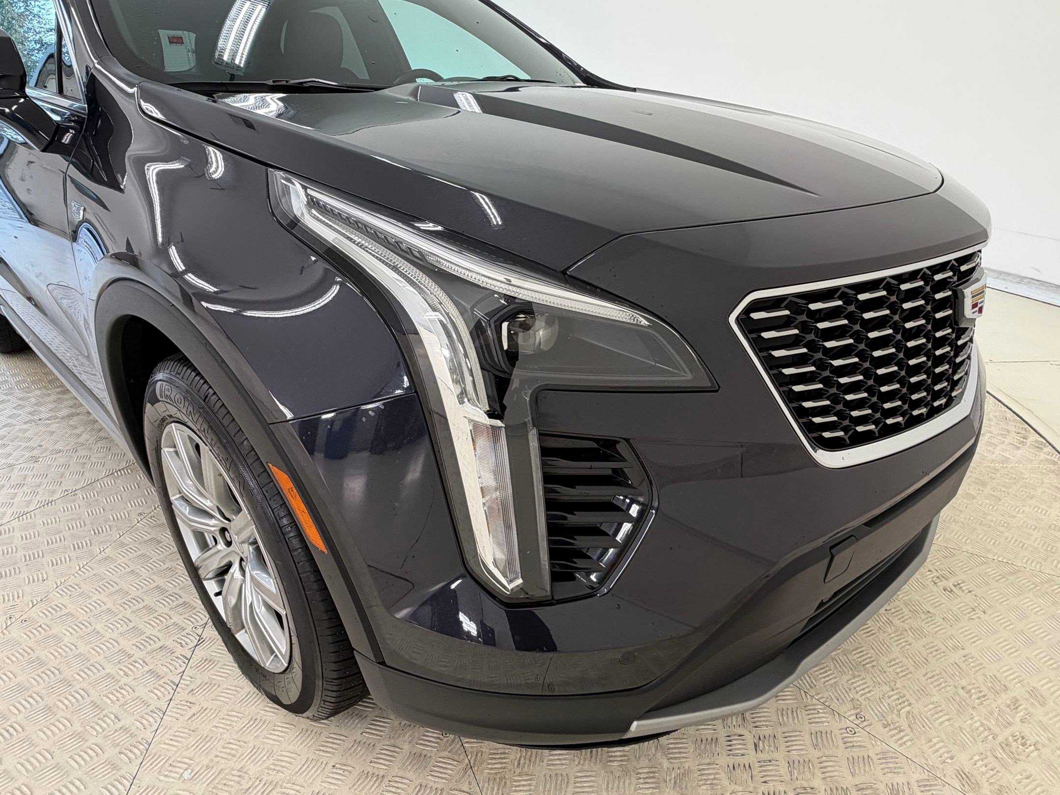 Used 2023 Cadillac XT4 Premium Luxury image 10