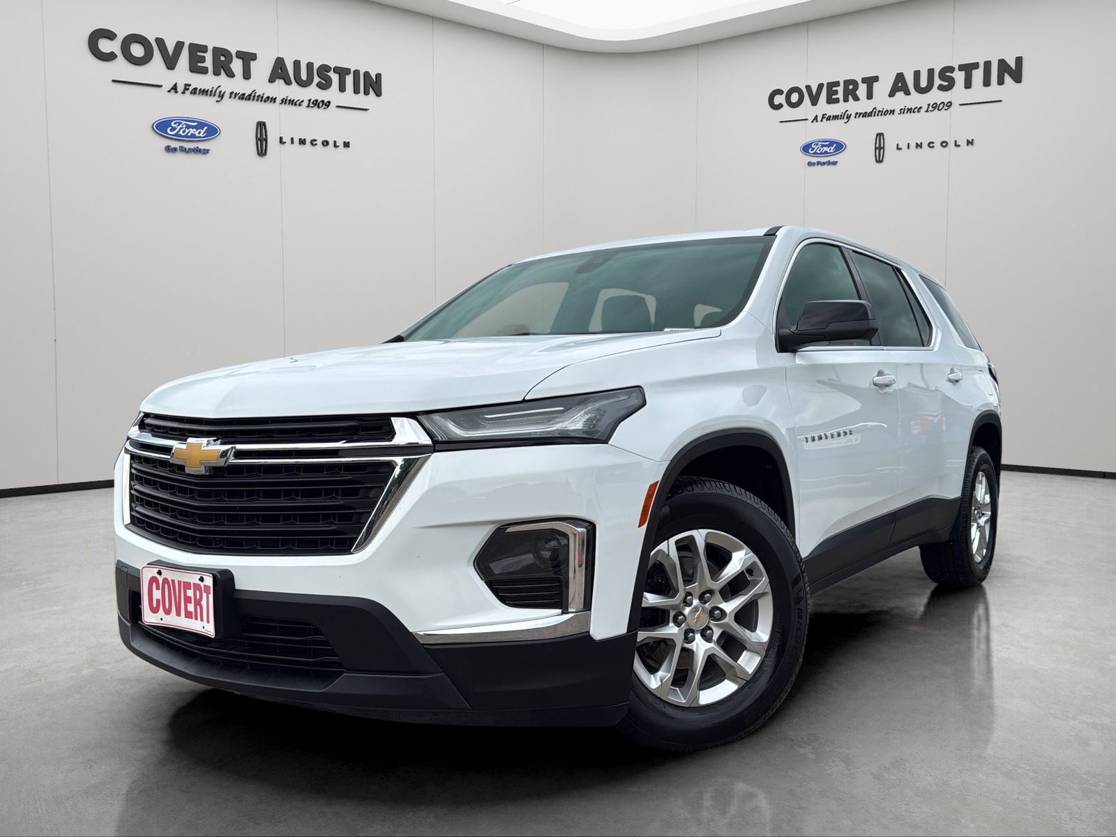 Used 2022 Chevrolet Traverse LS w/ LPO, Cargo Package FWD image 1