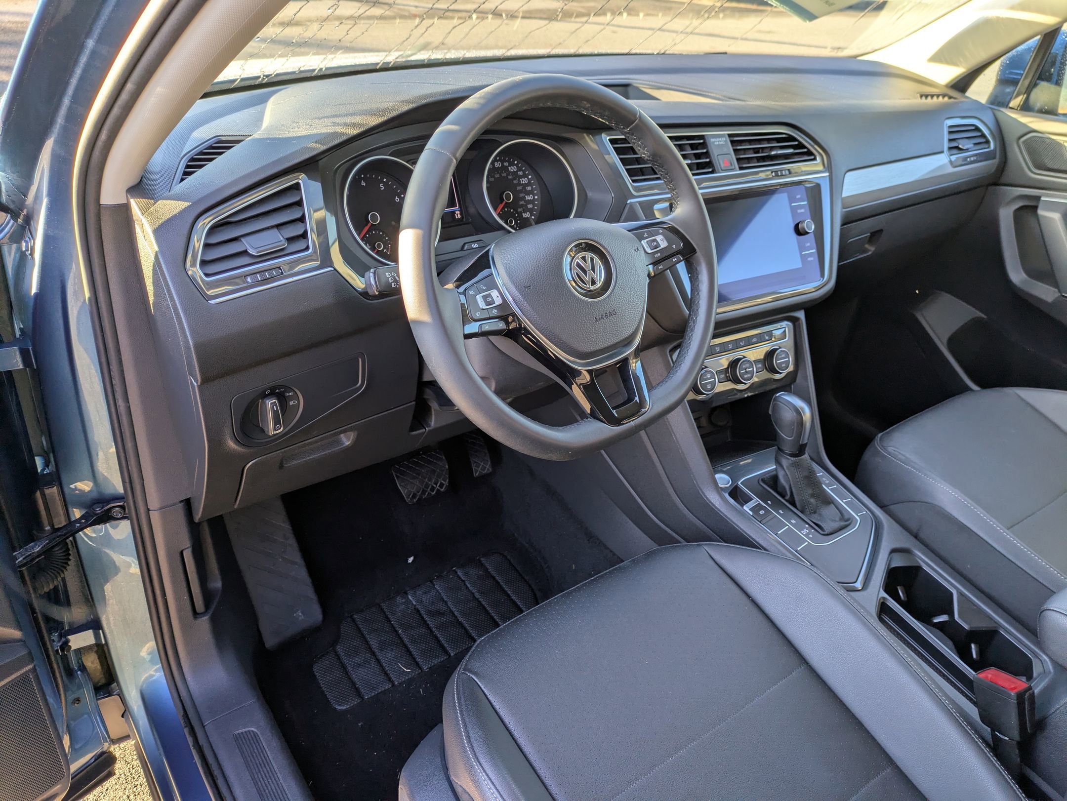 Used 2020 Volkswagen Tiguan SE image 14