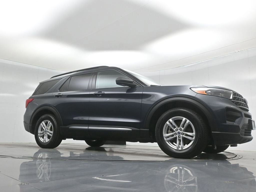 Certified 2022 Ford Explorer XLT image 2