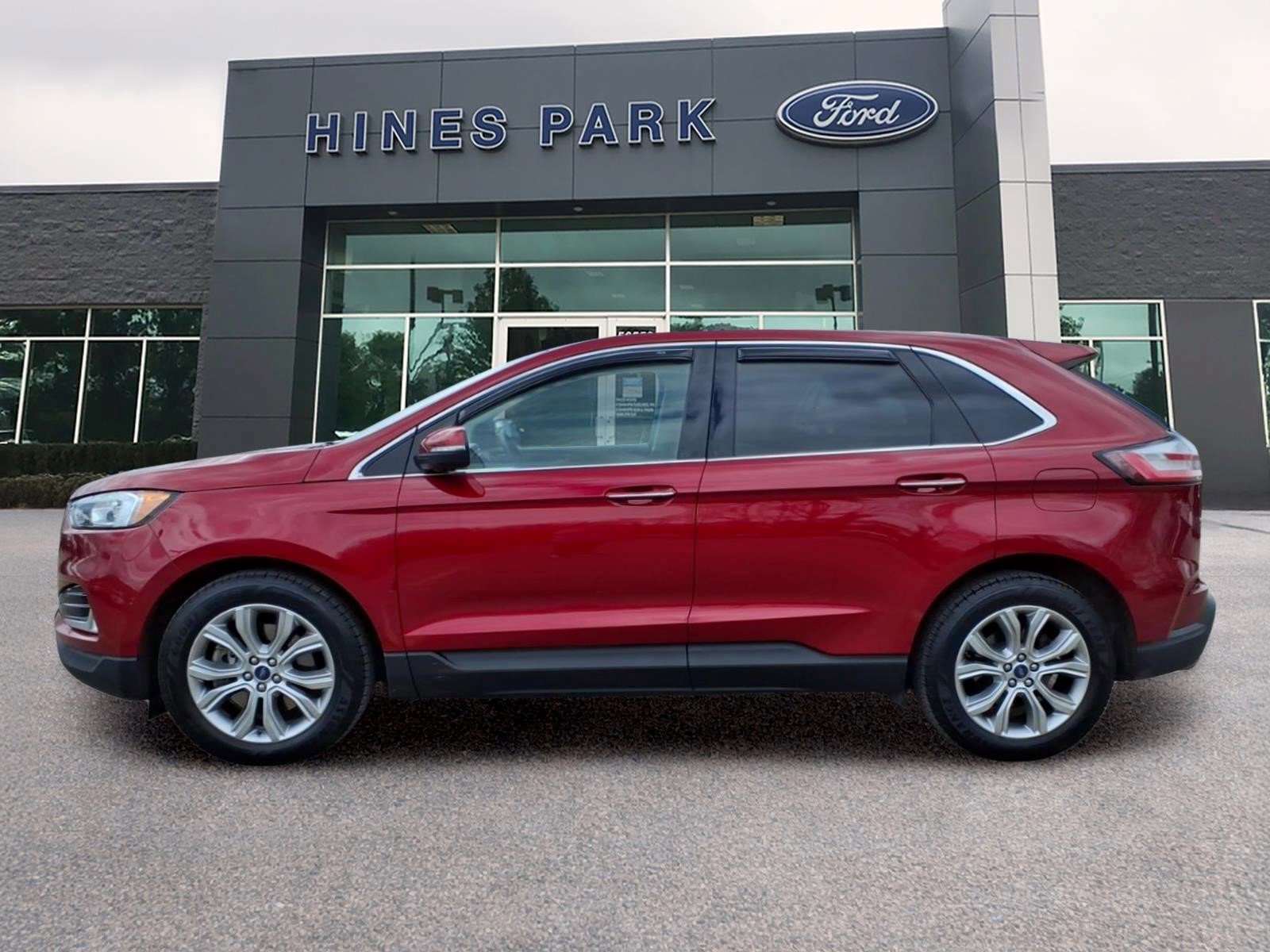 Certified 2019 Ford Edge Titanium w/ Cold Weather Package AWD/4WD image 4