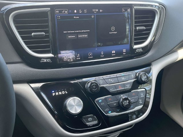 Used 2024 Chrysler Pacifica Touring-L FWD image 7