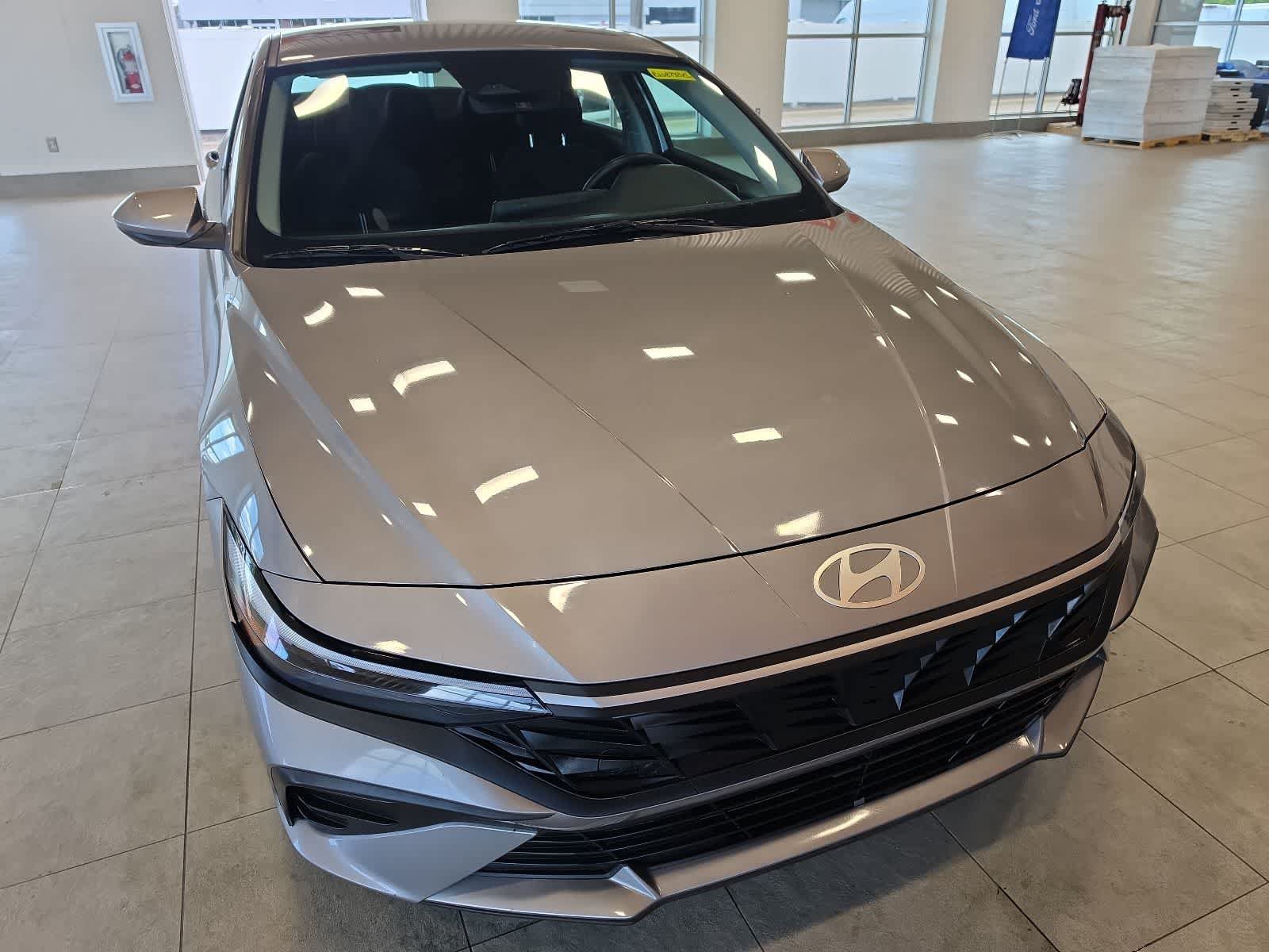 Used 2024 Hyundai Elantra SEL FWD image 4