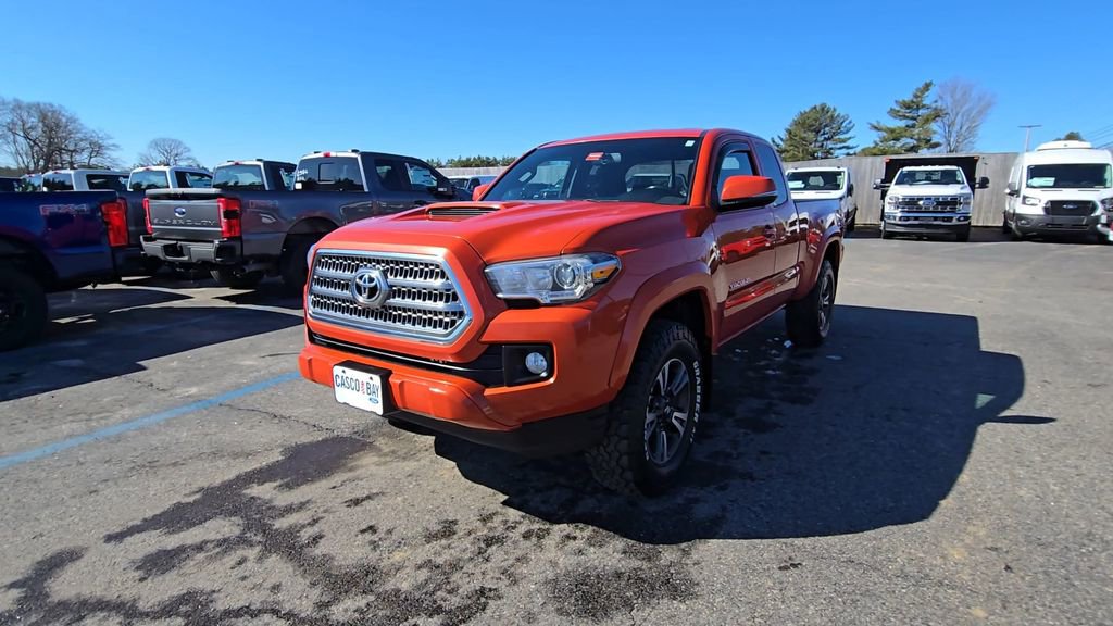 Used 2017 Toyota Tacoma TRD Sport w/ Tow Package (A/T) AWD/4WD image 14