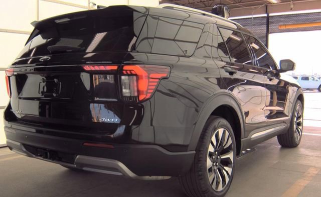 Certified 2026 Ford Explorer Platinum w/ LUX Leather Package AWD/4WD image 3