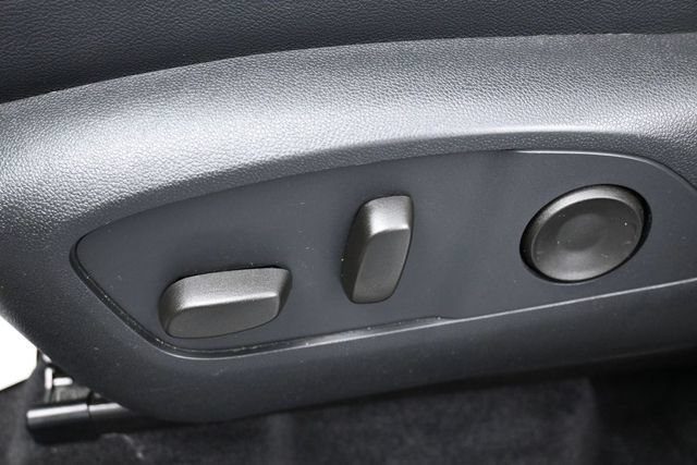 Used 2025 Chevrolet Traverse LT FWD image 12