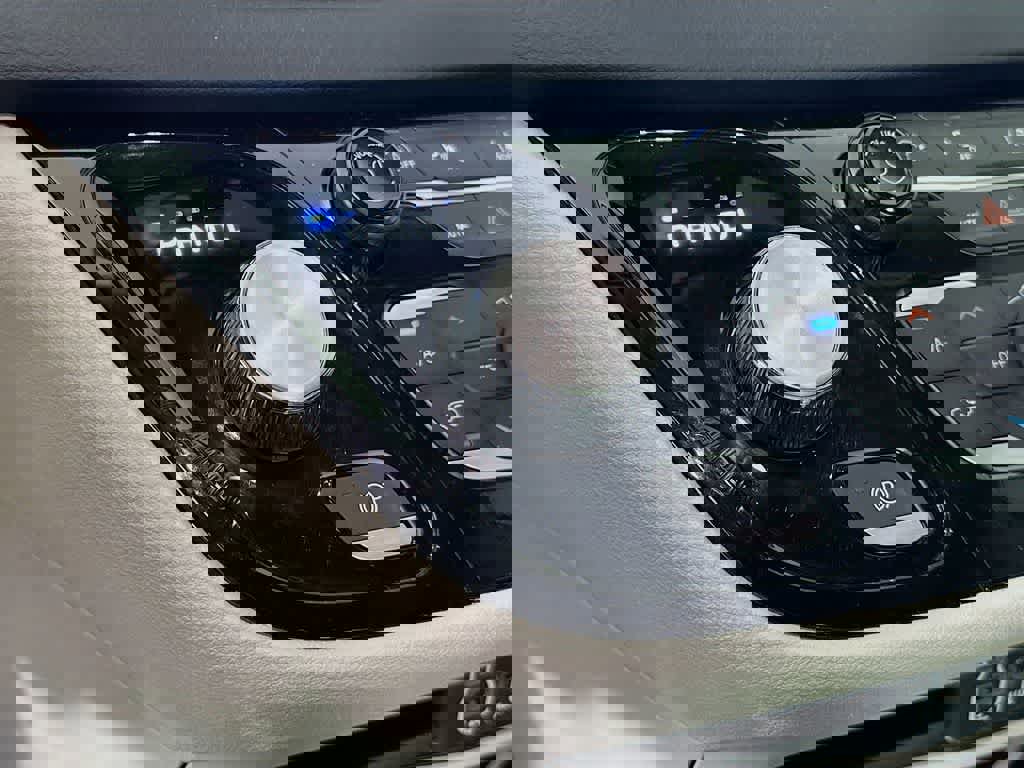 Used 2024 Chrysler Pacifica Touring-L image 22