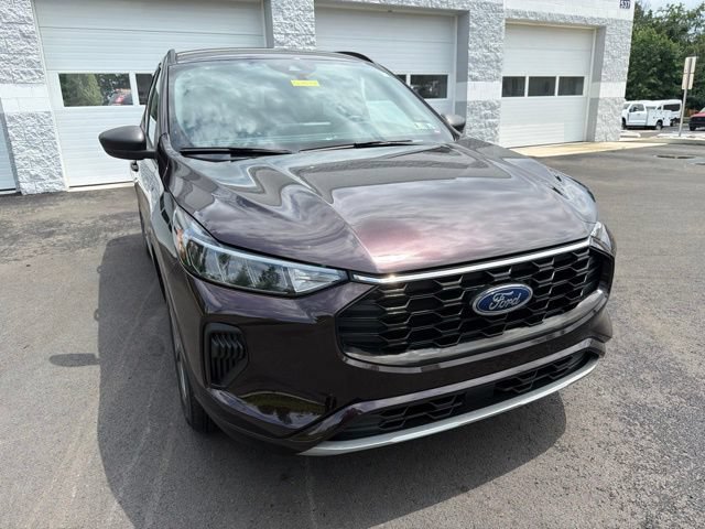 Certified 2023 Ford Escape ST-Line w/ Tech Pack #1 AWD/4WD image 9