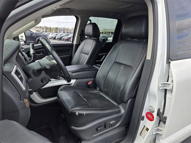 Used 2019 Nissan Titan SL w/ Chrome Package image 12