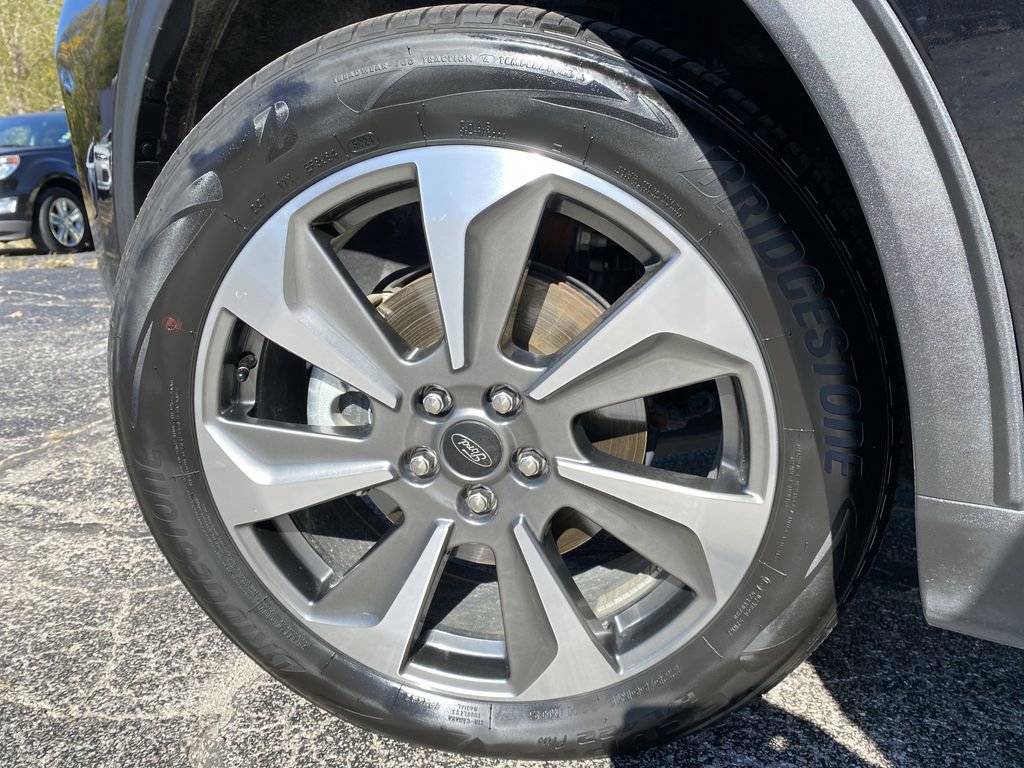 Certified 2025 Ford Escape Platinum image 44