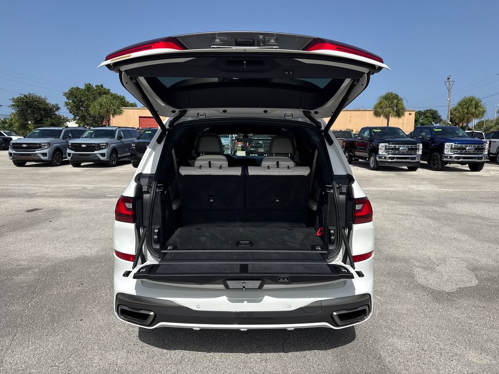 Used 2020 BMW X7 M50i AWD/4WD image 29