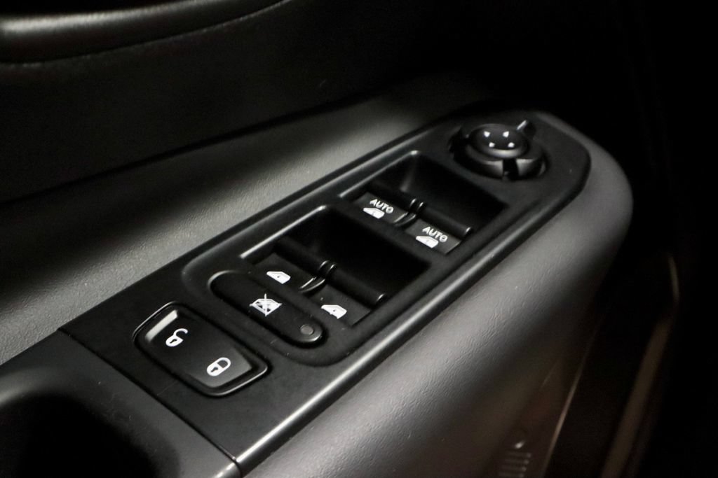 Used 2023 Jeep Renegade Latitude w/ Premium Group AWD/4WD image 26