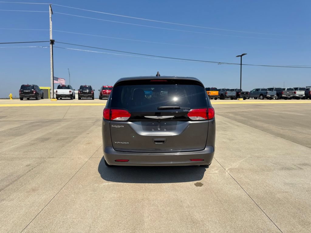 Used 2023 Chrysler Voyager LX FWD image 6
