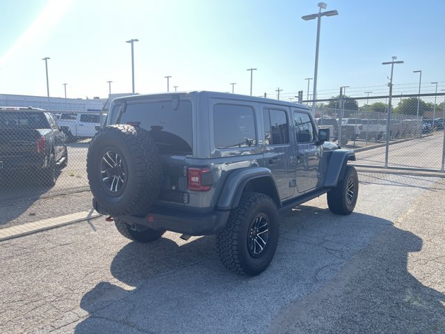 Used 2024 Jeep Wrangler Unlimited Rubicon AWD/4WD image 3