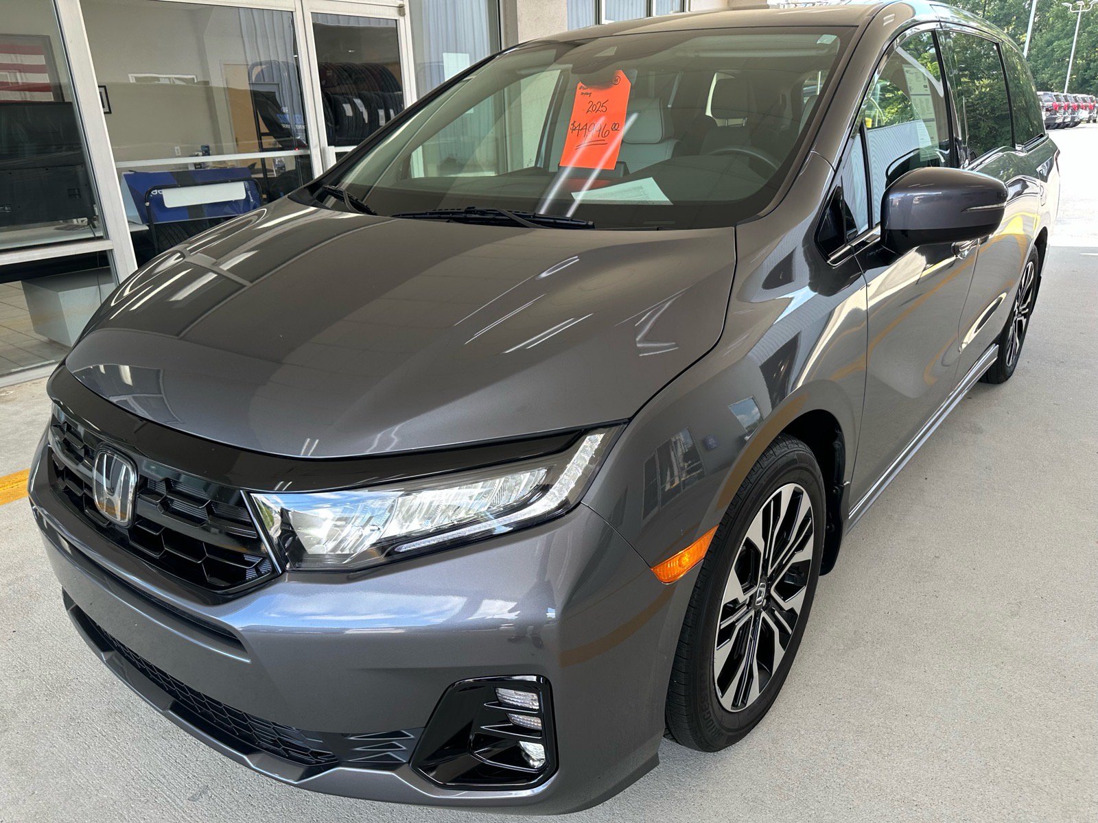 Used 2025 Honda Odyssey Elite image 3