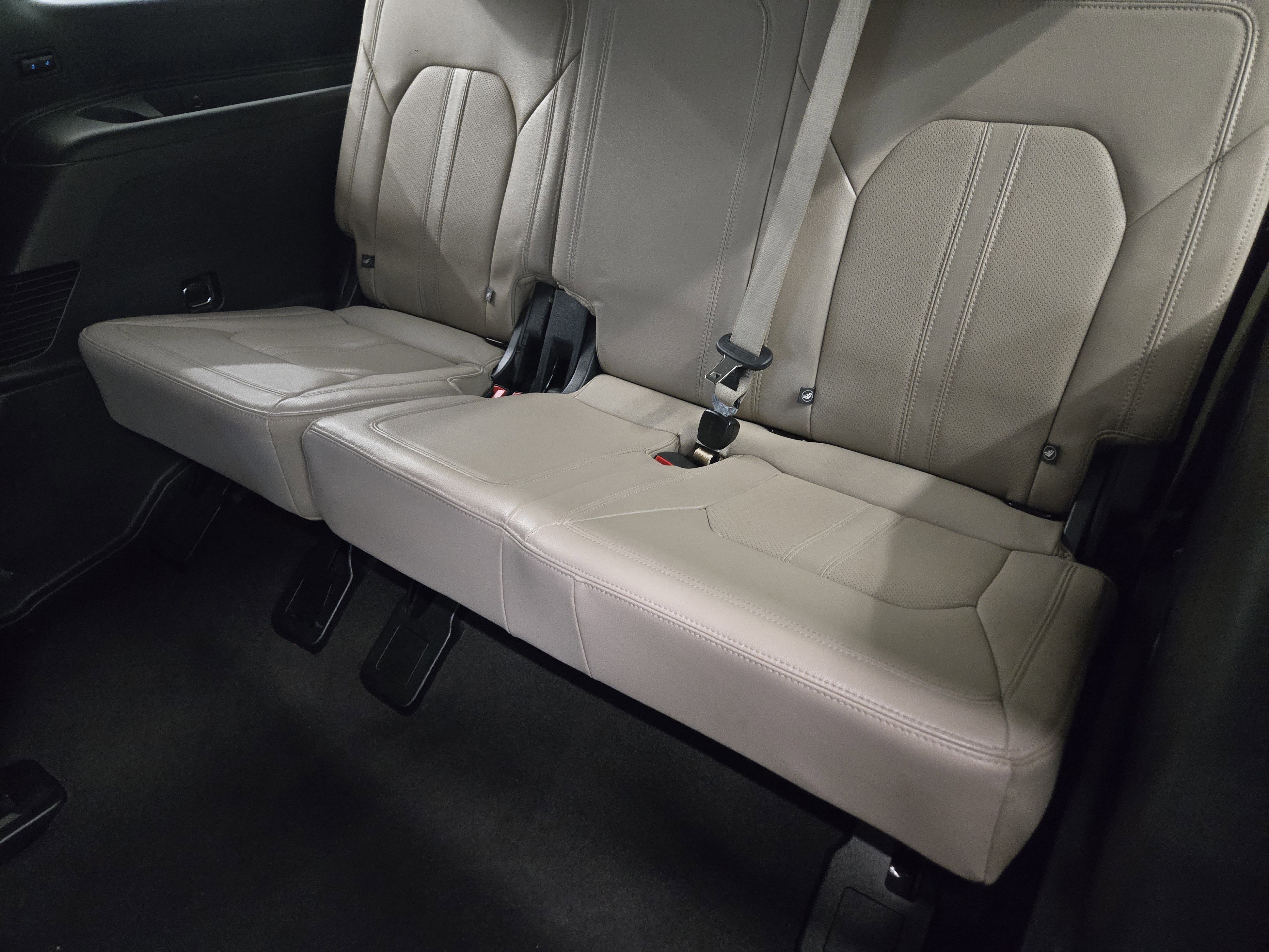 Certified 2024 Ford Expedition Limited RWD image 31