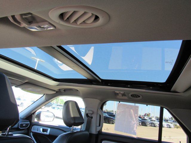 Certified 2022 Ford Explorer Limited w/ Equipment Group 301A AWD/4WD image 28