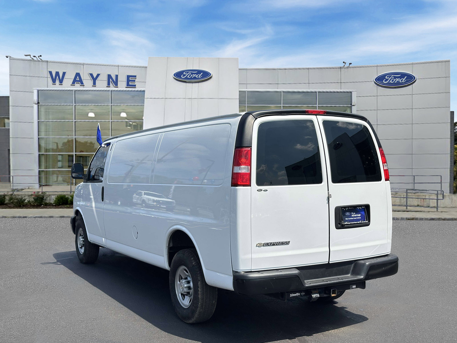 Used 2022 Chevrolet Express 2500 Extended w/ Driver Convenience Package RWD image 4