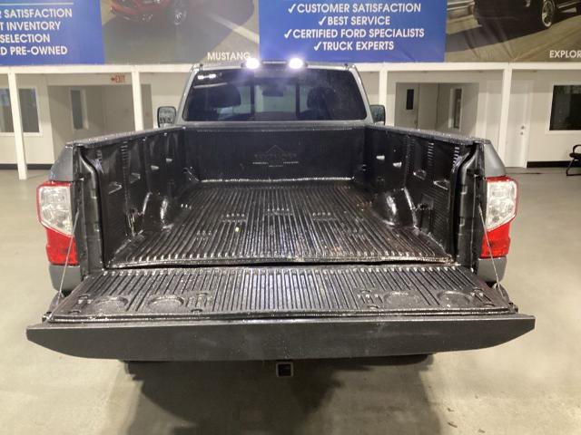 Used 2017 Nissan Titan SV image 9