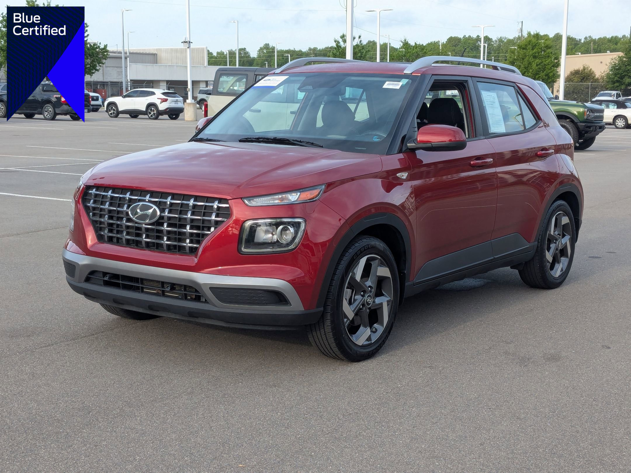 Used 2024 Hyundai Venue SEL FWD image 1