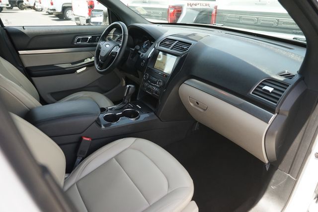 Certified 2019 Ford Explorer XLT w/ Equipment Group 202A FWD image 19