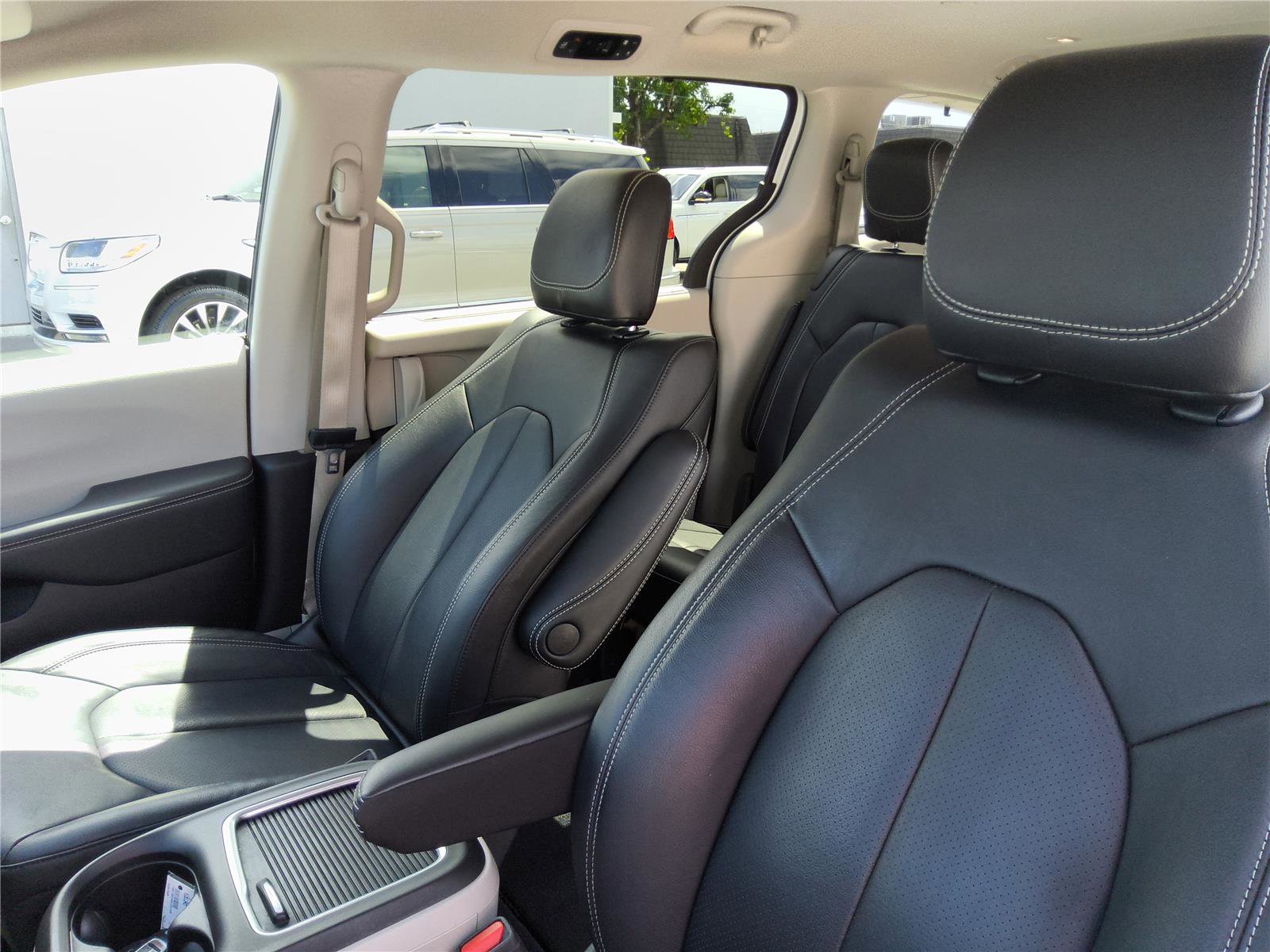 Used 2022 Chrysler Pacifica Touring-L AWD/4WD image 17
