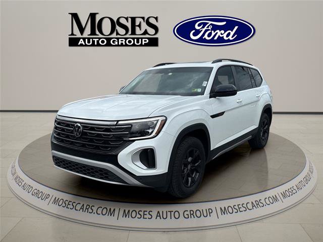 Used 2024 Volkswagen Atlas Peak Edition SE AWD/4WD image 7