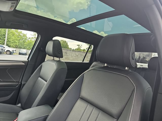 Used 2023 Volkswagen Tiguan SE R-Line FWD image 15