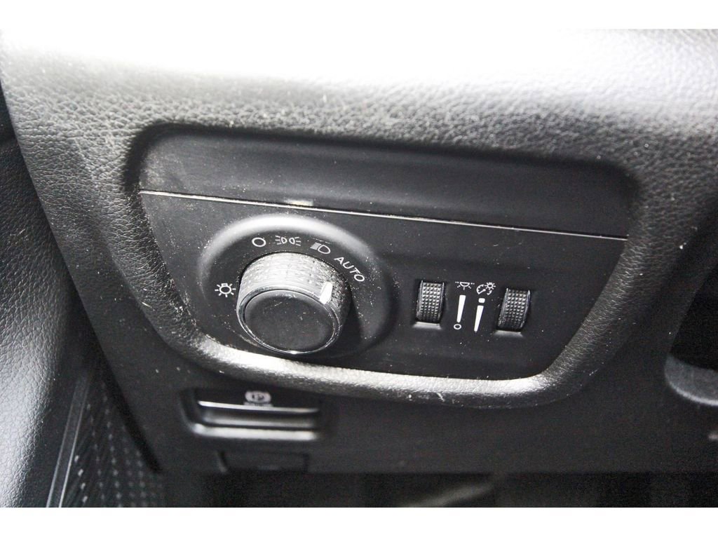 Used 2023 Jeep Grand Cherokee L Laredo AWD/4WD image 22