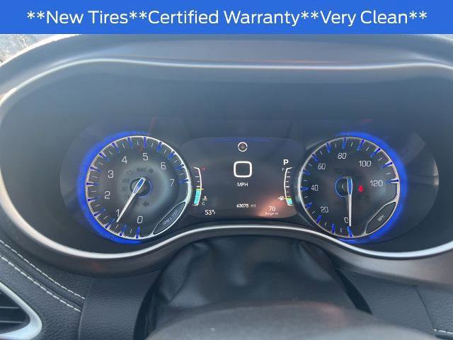 Used 2022 Chrysler Pacifica Touring-L w/ Uconnect Theater Family Group image 16