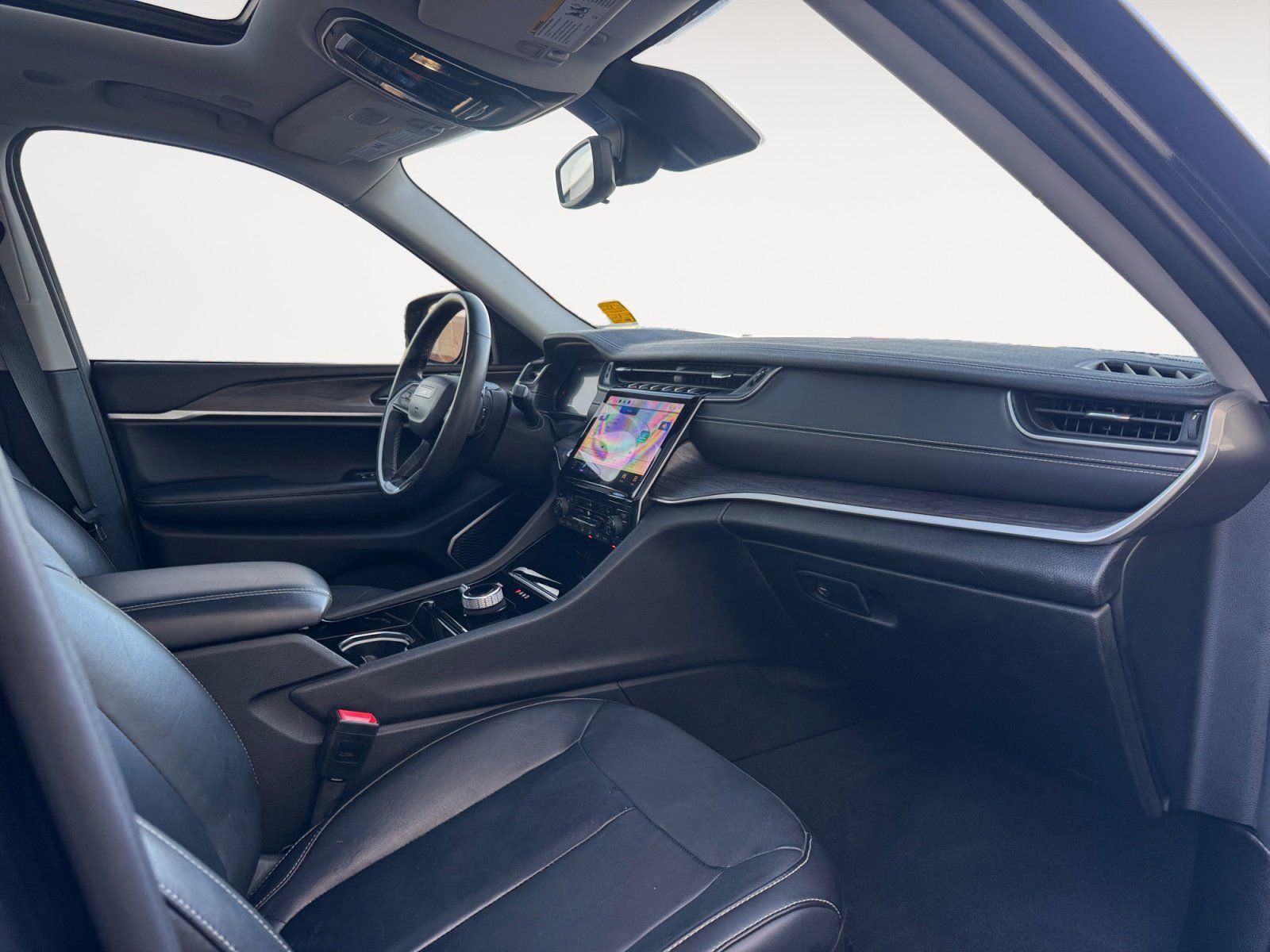 Used 2022 Jeep Grand Cherokee L Limited w/ Black Appearance Package image 15