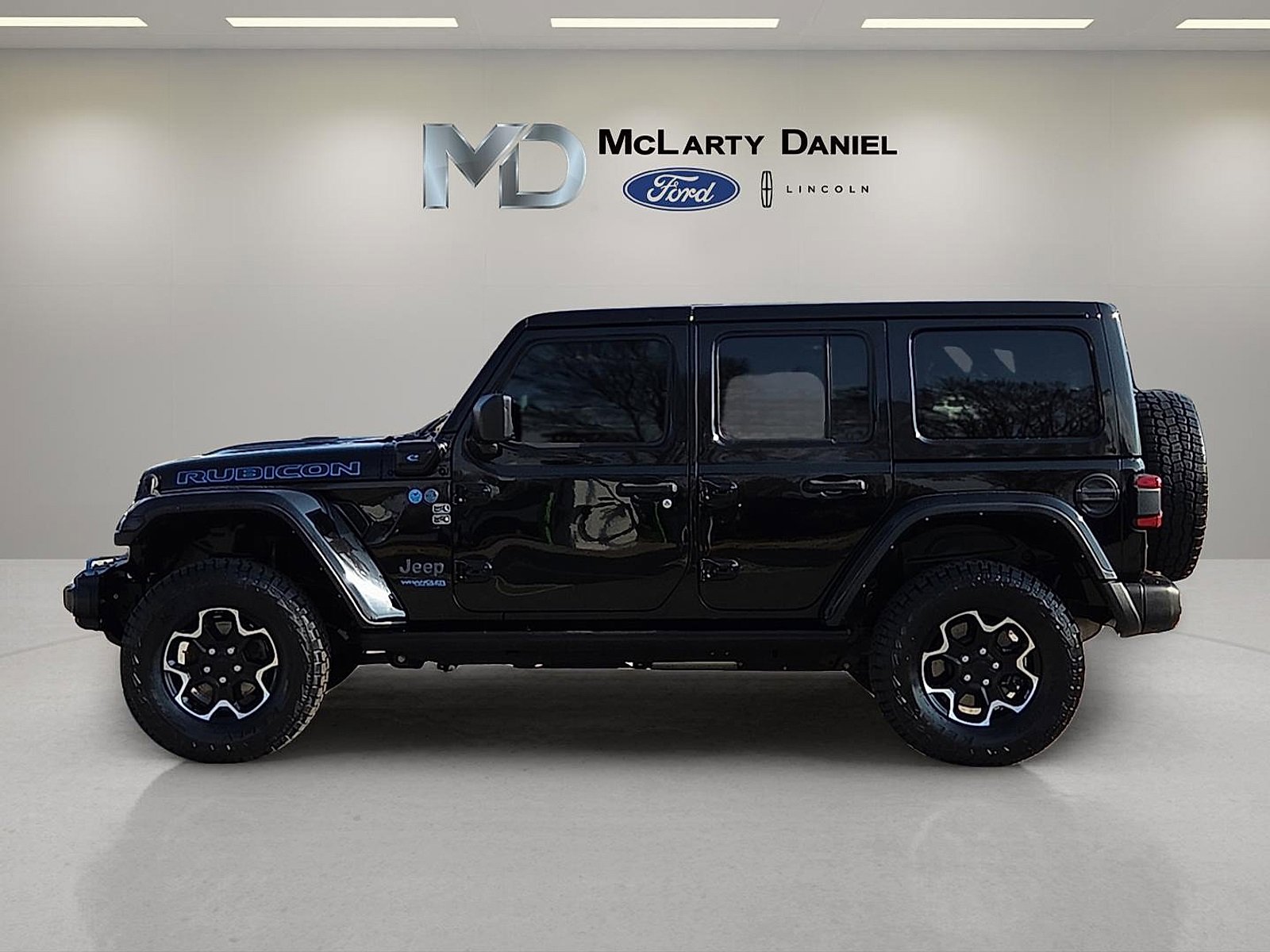 Used 2021 Jeep Wrangler Unlimited Rubicon 4xe w/ Steel Bumper Group image 3