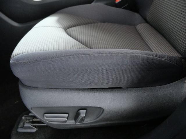 Used 2024 Toyota Highlander LE AWD/4WD image 16